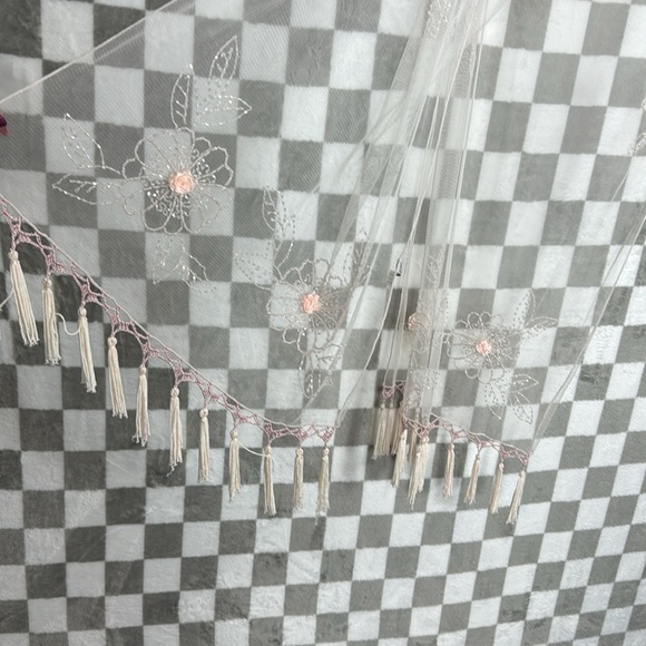 Bellissima pale pink sequence floral scarf with tassels and embroidery - Picture 6 of 6